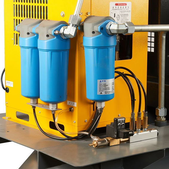 Мощность двигателя, кВт;Давление, атм;Объем ресивера, литров;Производительность, л/мин;Наличие осушителя;Тип привода;Наличие частотного преобразователя;Применение;Напряжение питания, В;Габариты (ДхШхВ), мм;Гарантия, месяцев;Масляный/Безмасляный;Страна производства;Наличие ресивера;Серия Винтовой компрессор ET-Compressors SL 22-16-500 ES (IP55)