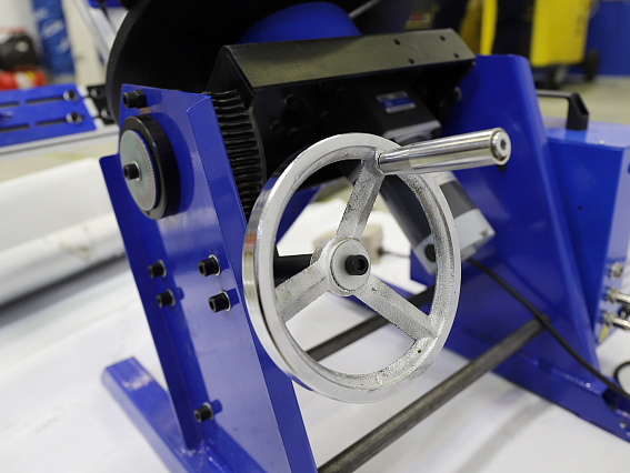 Позиционер с поворотным столом BW1-1 на 100 кг с поджимной бабкой и с кронштейном для горелки Позиционер с поворотным столом BW1-1 на 100 кг с поджимной бабкой и с кронштейном для горелки