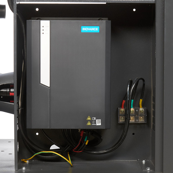 Мощность двигателя, кВт;Давление, атм;Объем ресивера, литров;Производительность, л/мин;Наличие осушителя;Тип привода;Наличие частотного преобразователя;Применение;Напряжение питания, В;Габариты (ДхШхВ), мм;Гарантия, месяцев;Масляный/Безмасляный;Страна производства;Наличие ресивера;Серия Винтовой компрессор ET-Compressors SL 22-10 VS PM (IP55) с частотным регулированием производительности и двигателем на постоянных магнитах