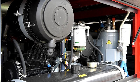 Компрессор для пескоструйных аппаратов CPS 350-175 F CS AF/WS (аналогичная модель - Дизельный винтовой компрессор ET SDL 350T-12 на шасси) Компрессор для пескоструйных аппаратов CPS 350-175 F CS AF/WS (аналогичная модель - Дизельный винтовой компрессор ET SDL 350T-12 на шасси)