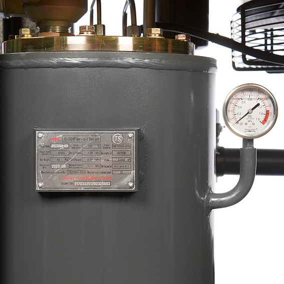 Мощность двигателя, кВт;Давление, атм;Объем ресивера, литров;Производительность, л/мин;Наличие осушителя;Тип привода;Наличие частотного преобразователя;Применение;Напряжение питания, В;Габариты (ДхШхВ), мм;Гарантия, месяцев;Масляный/Безмасляный;Страна производства;Наличие ресивера;Серия Винтовой компрессор ET-Compressors SL 45-10 VS PM (IP55) с частотным регулированием производительности и двигателем на постоянных магнитах