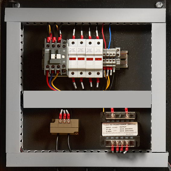Мощность двигателя, кВт;Давление, атм;Объем ресивера, литров;Производительность, л/мин;Наличие осушителя;Тип привода;Наличие частотного преобразователя;Применение;Напряжение питания, В;Габариты (ДхШхВ), мм;Гарантия, месяцев;Масляный/Безмасляный;Страна производства;Наличие ресивера;Серия Винтовой компрессор ET-Compressors SL 110-16 VS PM (IP55) с частотным регулированием производительности и двигателем на постоянных магнитах
