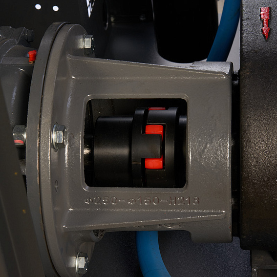 Мощность двигателя, кВт;Давление, атм;Объем ресивера, литров;Производительность, л/мин;Наличие осушителя;Тип привода;Наличие частотного преобразователя;Применение;Напряжение питания, В;Габариты (ДхШхВ), мм;Гарантия, месяцев;Масляный/Безмасляный;Страна производства;Наличие ресивера;Серия Винтовой компрессор ET-Compressors SL 75-13 VS PM (IP55) с частотным регулированием производительности и двигателем на постоянных магнитах