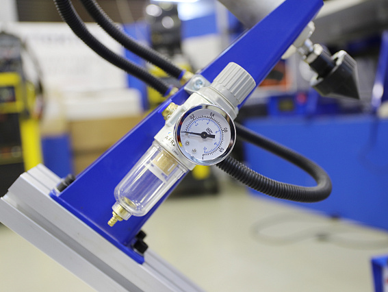 Позиционер с поворотным столом BW1-1 на 100 кг с поджимной бабкой и с кронштейном для горелки Позиционер с поворотным столом BW1-1 на 100 кг с поджимной бабкой и с кронштейном для горелки