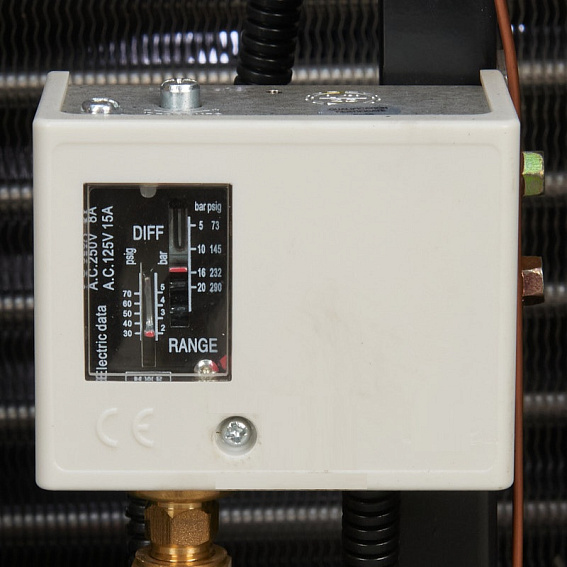 Осушитель сжатого воздуха рефрижераторного типа высокого давления ET RD 690-40 Осушитель сжатого воздуха рефрижераторного типа высокого давления ET RD 690-40